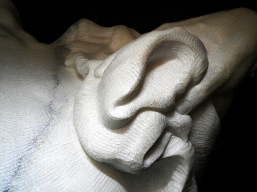 donna-mano marmo statuario di carrara 2010      60x40x35  (13)