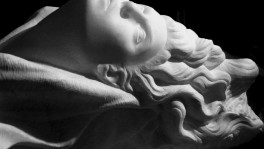 donna-mano marmo statuario di carrara 2010      60x40x35  (2)